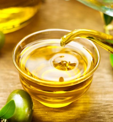 Tıkalı Arterleri Temizlemek ve Kalp Krizinden Korunmak için Tüketmeniz Gereken Besinler Zeytin Yağı